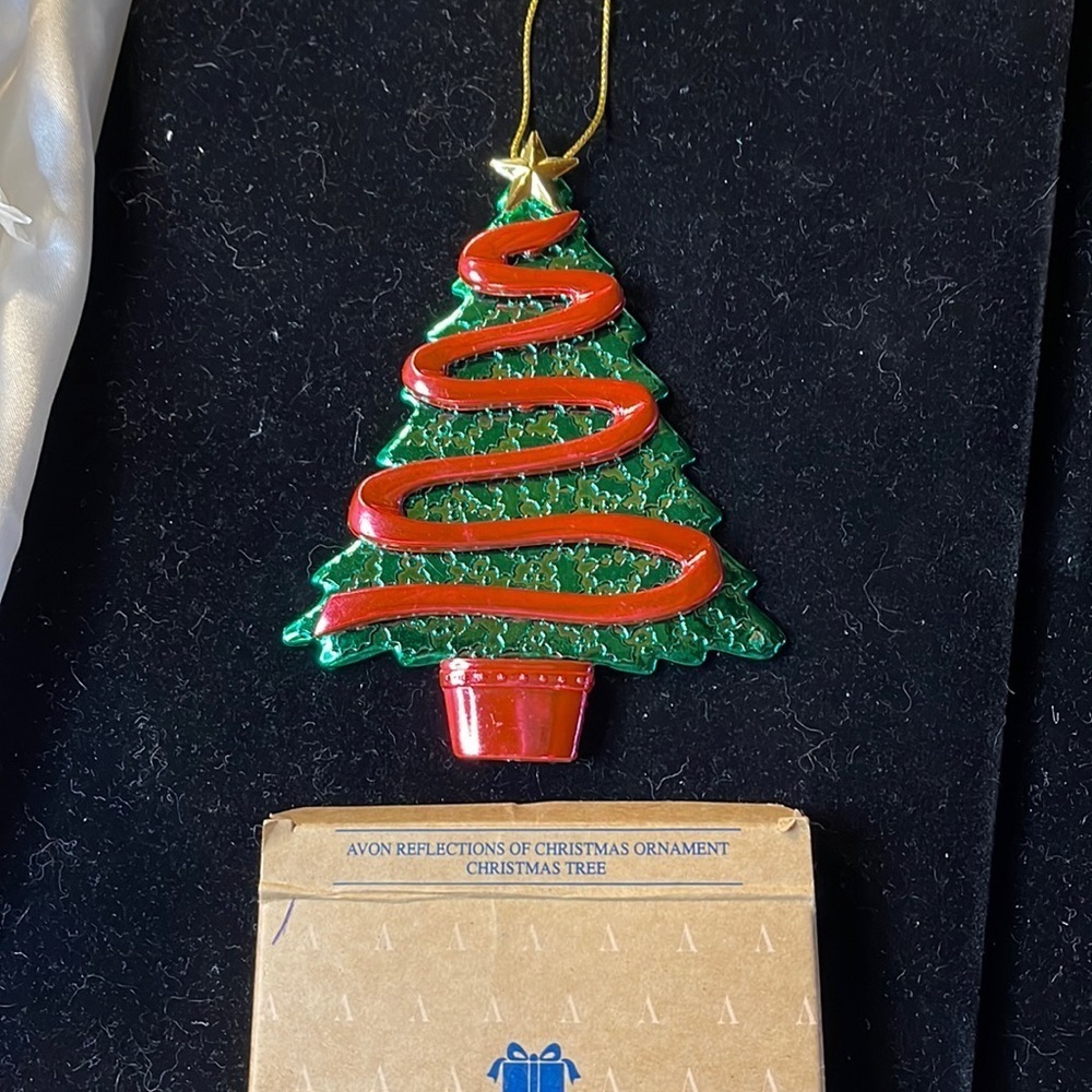 Avon Vtg Reflections of Christmas Ornament Christmas Tree